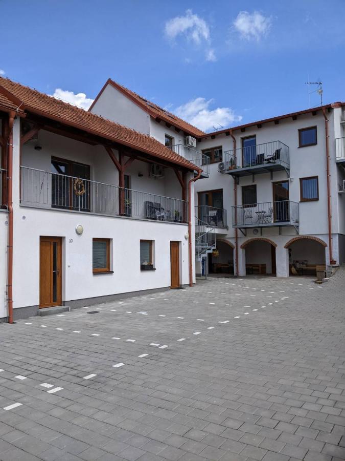 Rv Apartman Мікулов Екстер'єр фото